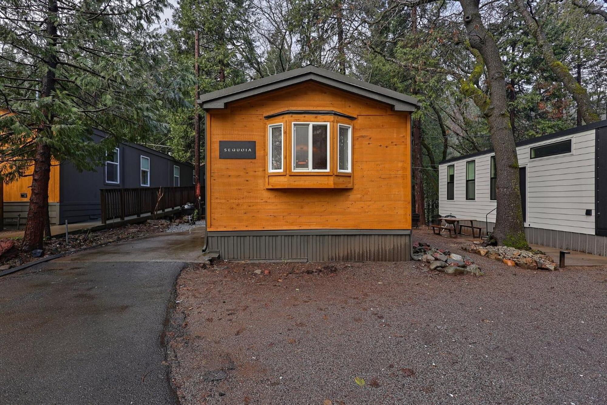 Cave Springs Resort Dunsmuir Exterior photo