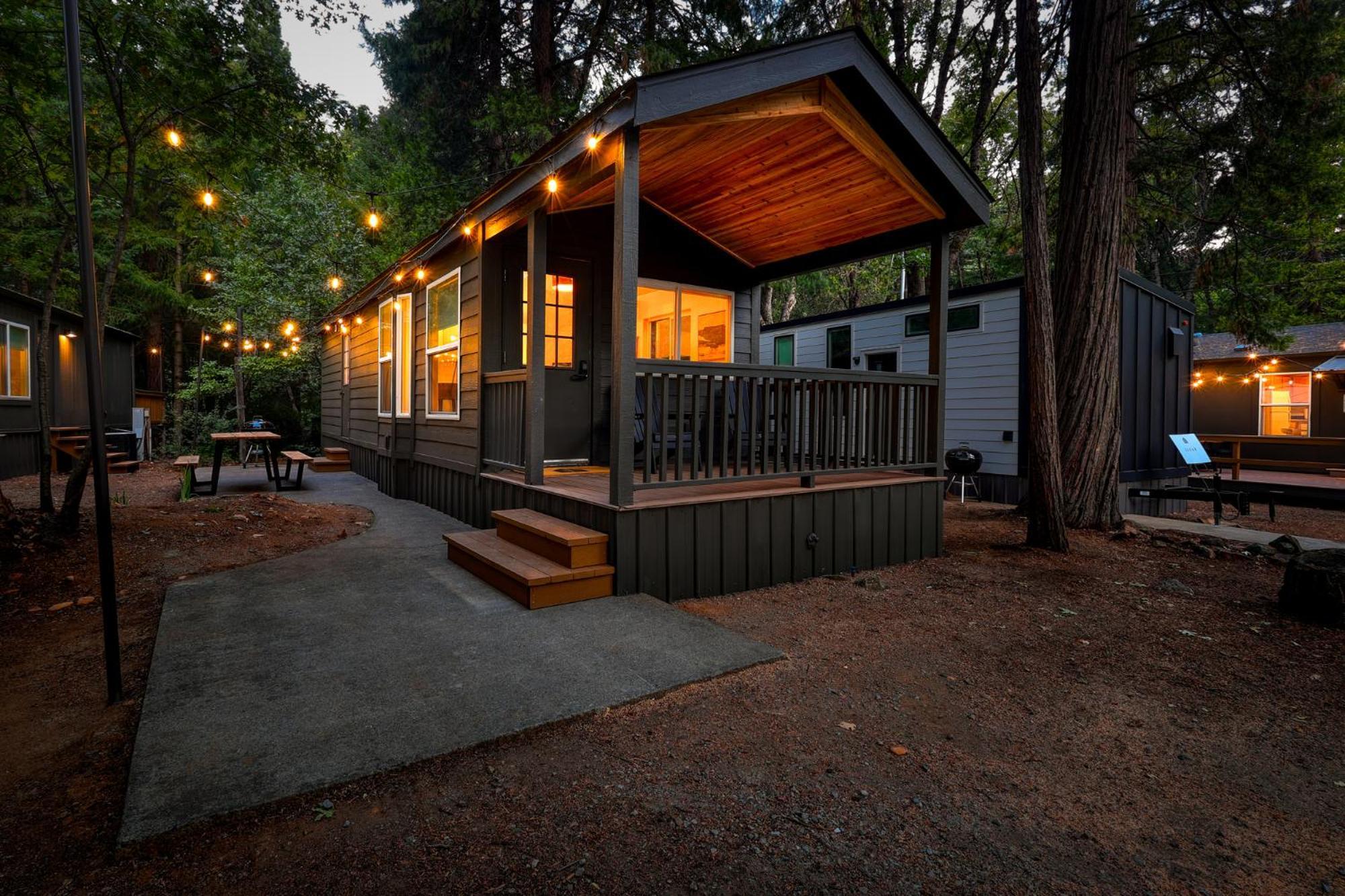 Cave Springs Resort Dunsmuir Exterior photo