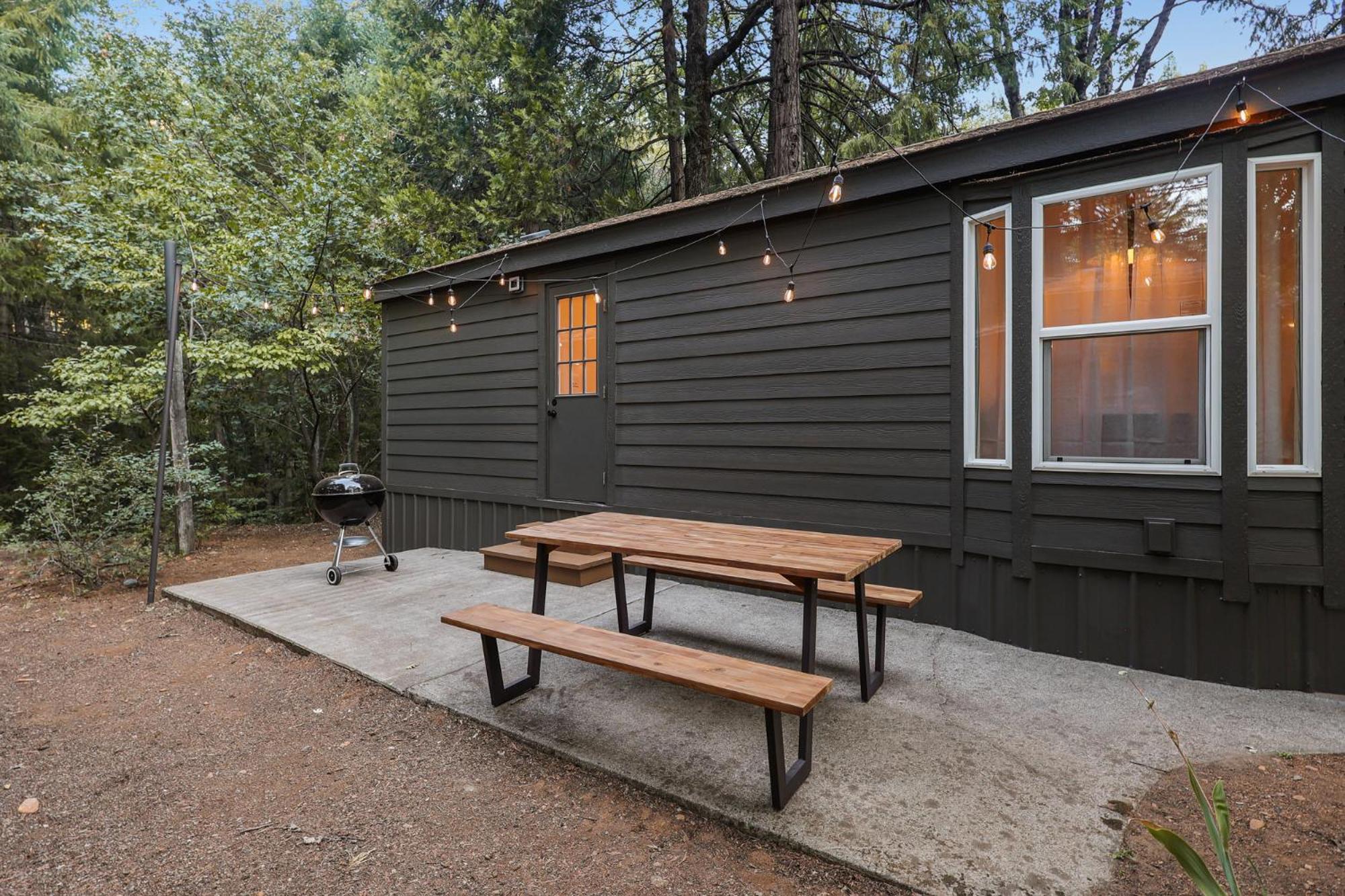 Cave Springs Resort Dunsmuir Exterior photo