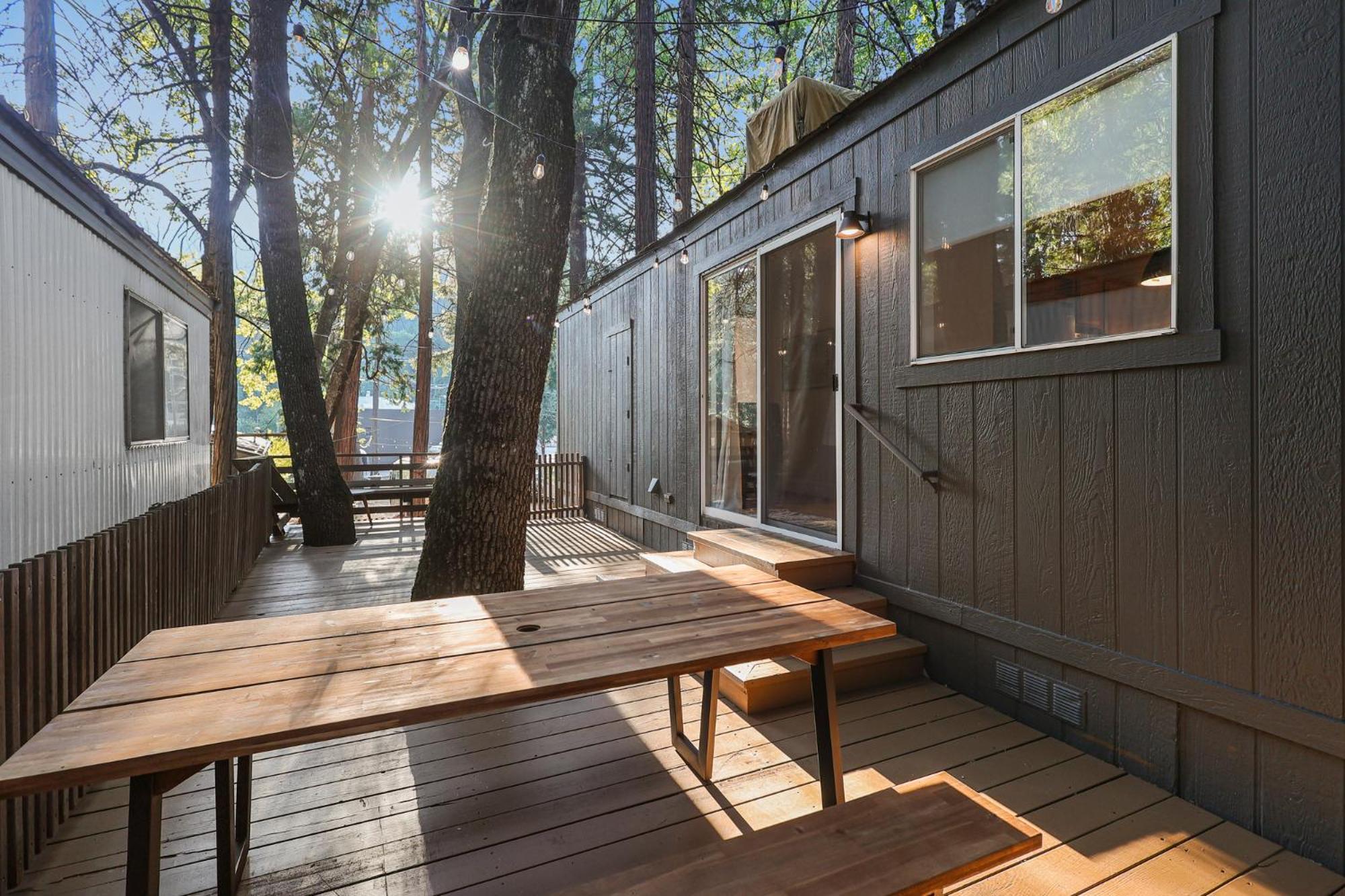 Cave Springs Resort Dunsmuir Exterior photo